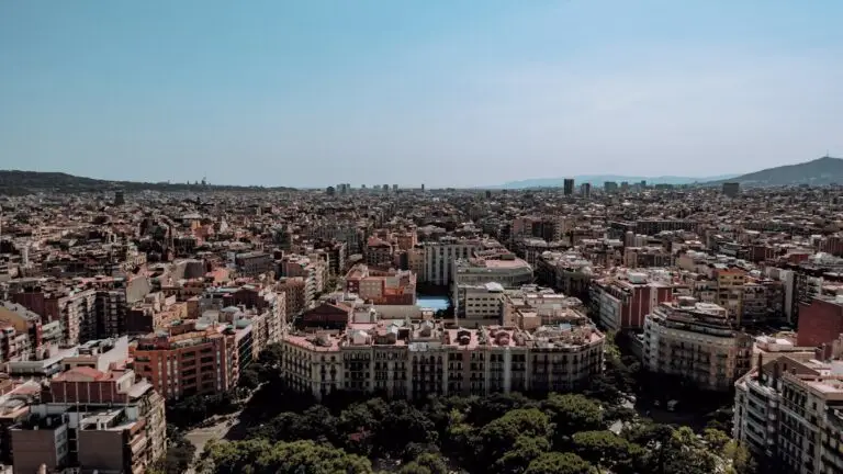 مدينة برشلونة وكنيسة ساغرادا فاميليا
