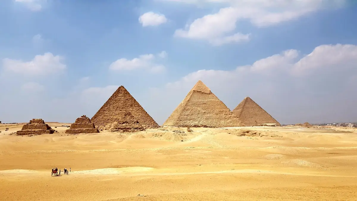 أهرامات الجيزة في مصر