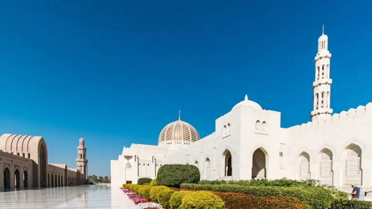 جامع السلطان قابوس وحدائقه في مسقط
