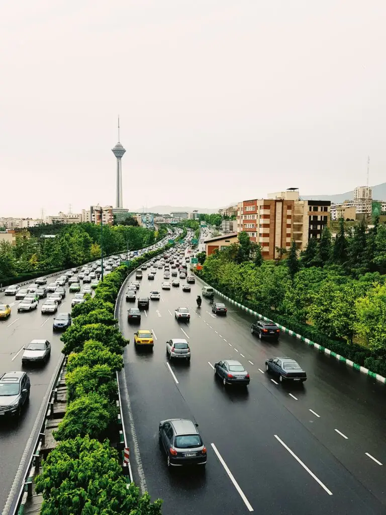 برج ميلاد والمساحات الخضراء في طهران